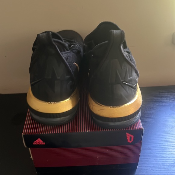 Lebron 16